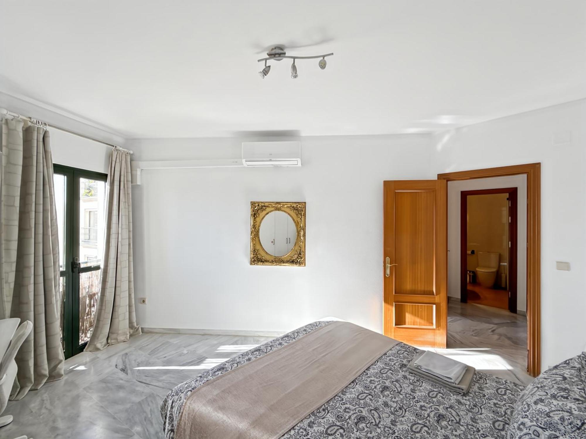 Exclusive Malaga Apartments With Cathedral Views And Auto Check-In Εξωτερικό φωτογραφία